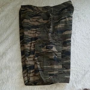 NWOT Wrangler camouflage cargo shorts